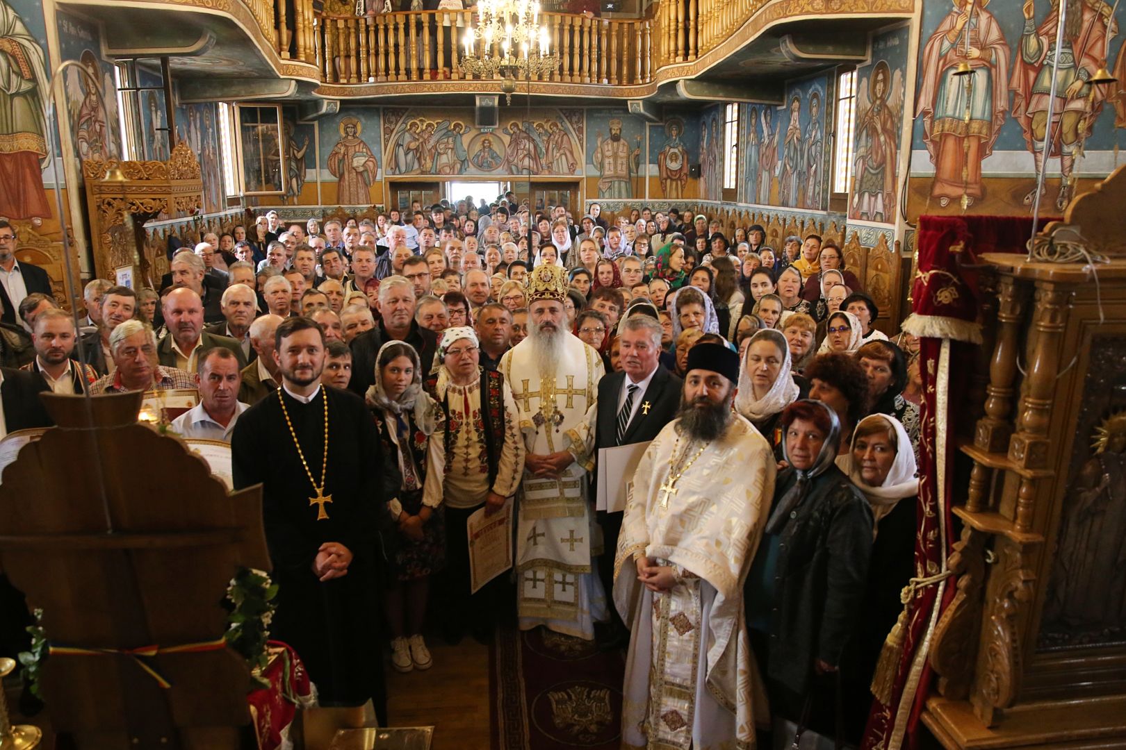 Slujbă de binecuvântare la Parohia Podoleni din județul Neamț