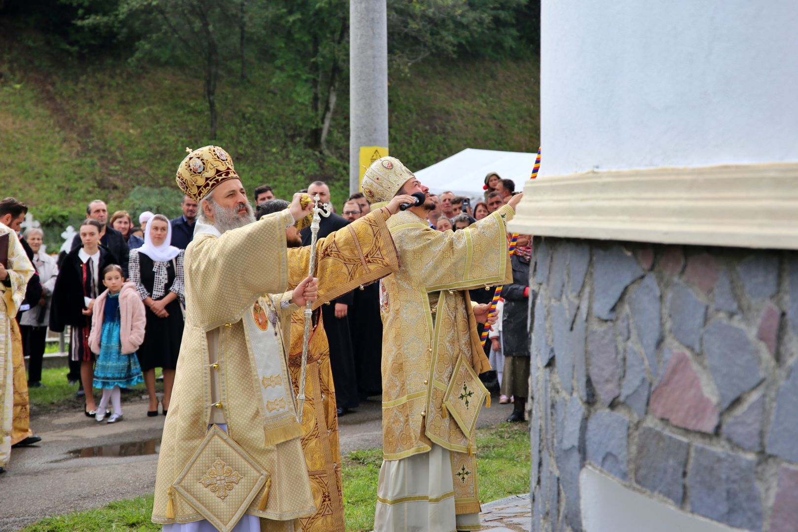 O biserică închinată Sfântului Nectarie Taumaturgul, sfințită de doi ierarhi la Tașca