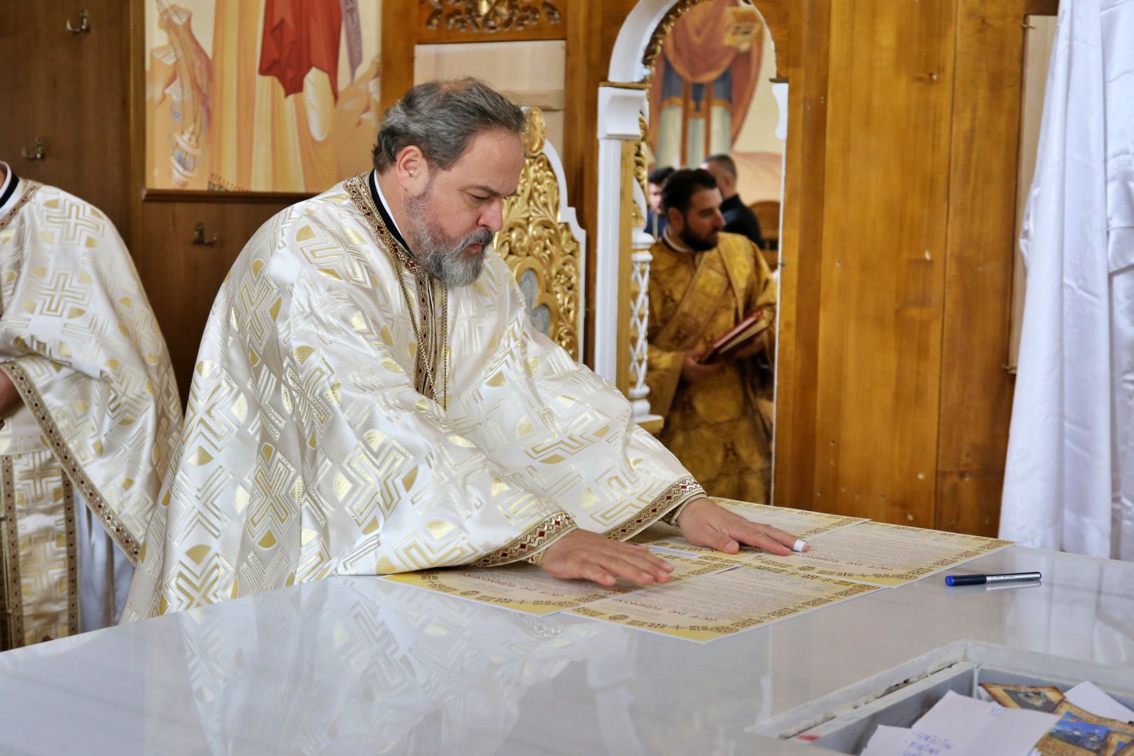 O biserică închinată Sfântului Nectarie Taumaturgul, sfințită de doi ierarhi la Tașca