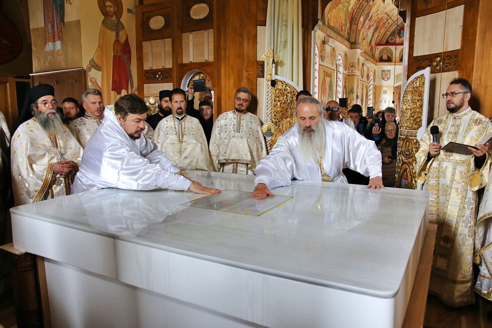 O biserică închinată Sfântului Nectarie Taumaturgul, sfințită de doi ierarhi la Tașca