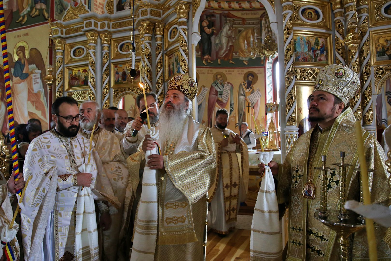 O biserică închinată Sfântului Nectarie Taumaturgul, sfințită de doi ierarhi la Tașca