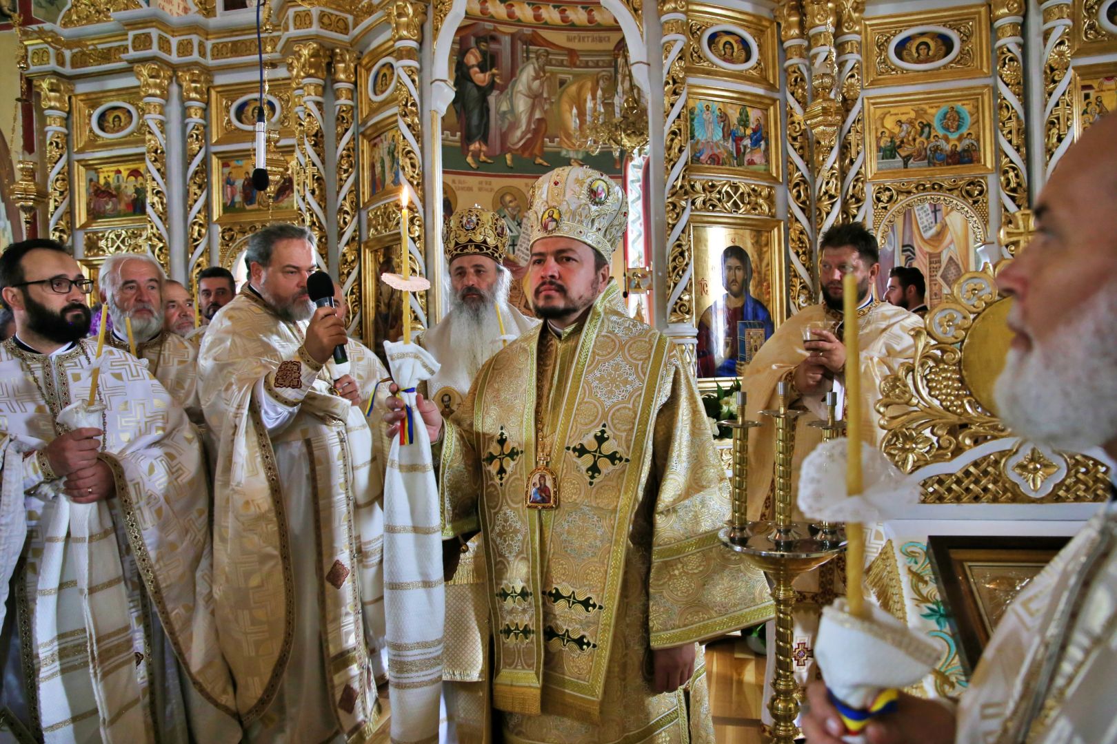 O biserică închinată Sfântului Nectarie Taumaturgul, sfințită de doi ierarhi la Tașca