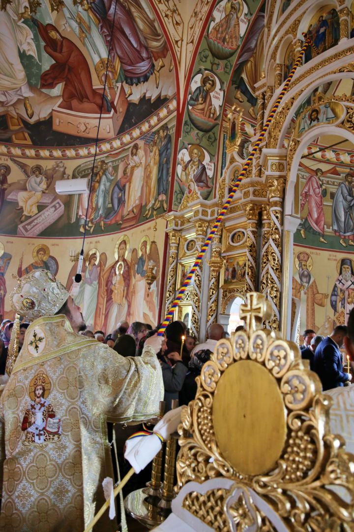 O biserică închinată Sfântului Nectarie Taumaturgul, sfințită de doi ierarhi la Tașca