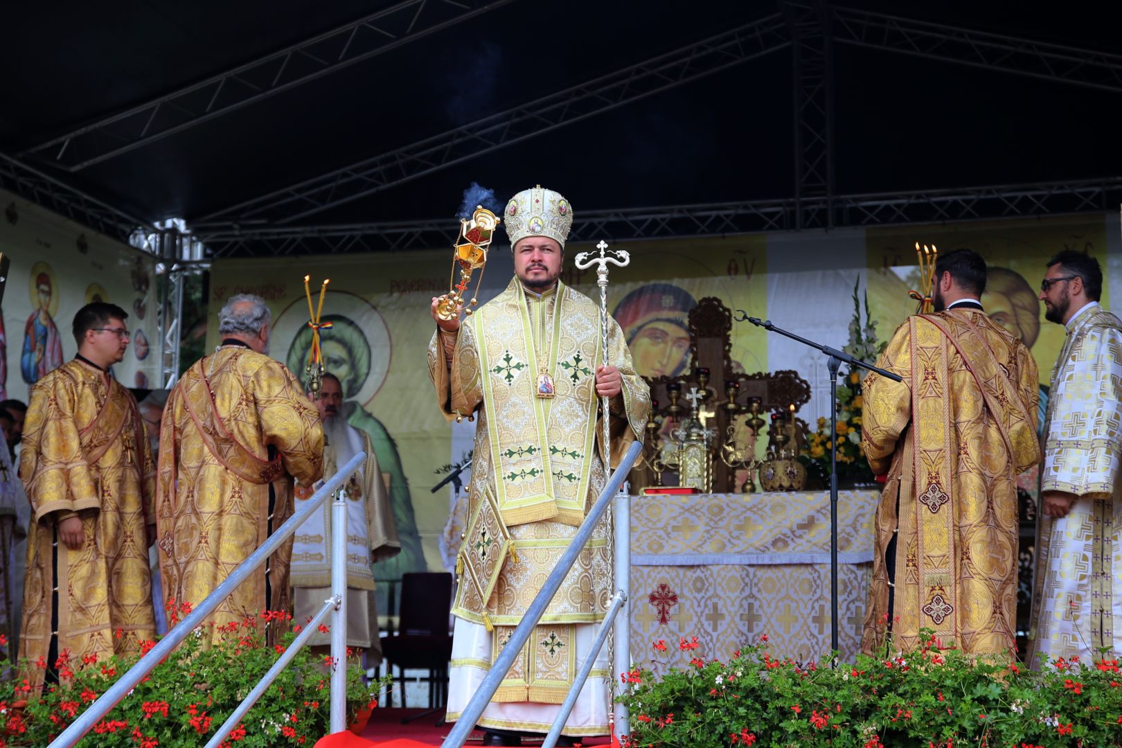 O biserică închinată Sfântului Nectarie Taumaturgul, sfințită de doi ierarhi la Tașca