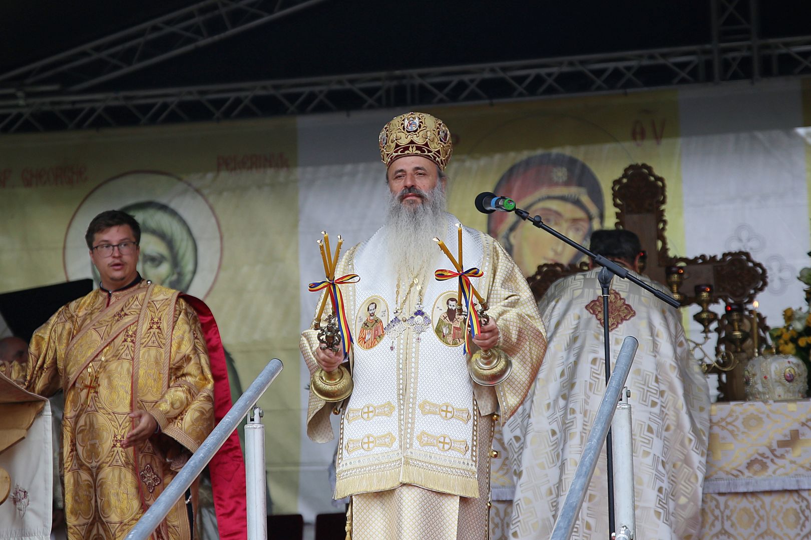 O biserică închinată Sfântului Nectarie Taumaturgul, sfințită de doi ierarhi la Tașca