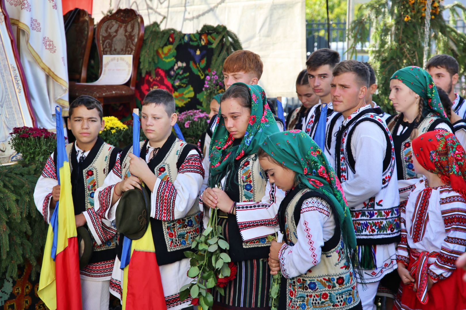 Biserica din Dobârceni a primit haină nouă, luminoasă: „Sfânta Cruce, Taina Răstignirii și Învierii Domnului Hristos”