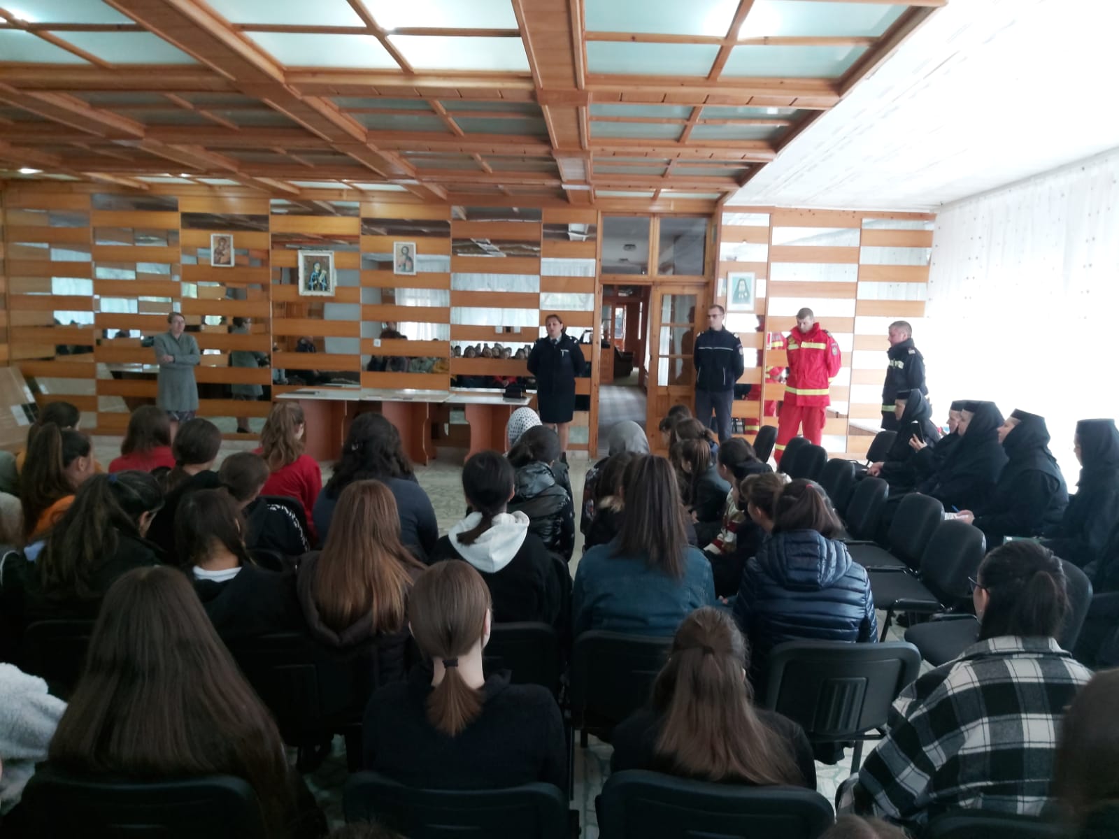 Instructaj în domeniul situațiilor de urgență, la Seminarul Teologic Ortodox „Sfânta Cuvioasă Parascheva” – Agapia