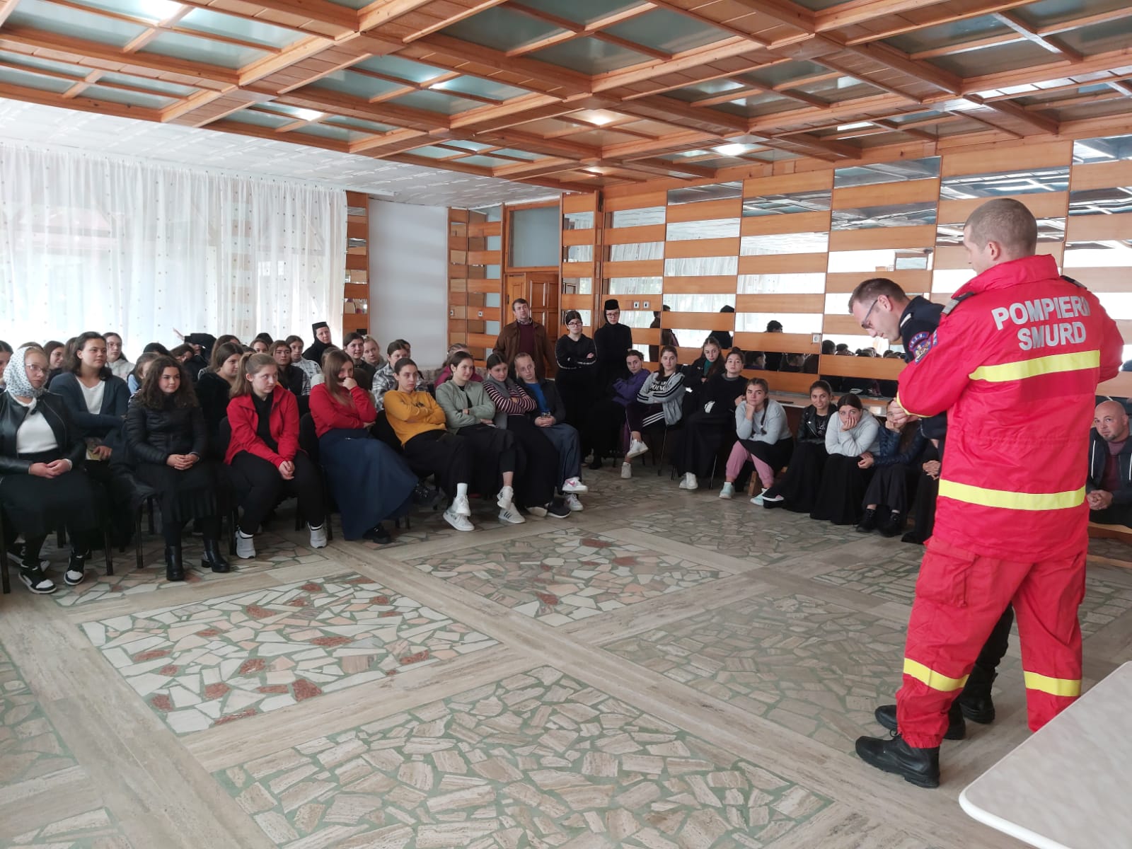 Instructaj în domeniul situațiilor de urgență, la Seminarul Teologic Ortodox „Sfânta Cuvioasă Parascheva” – Agapia