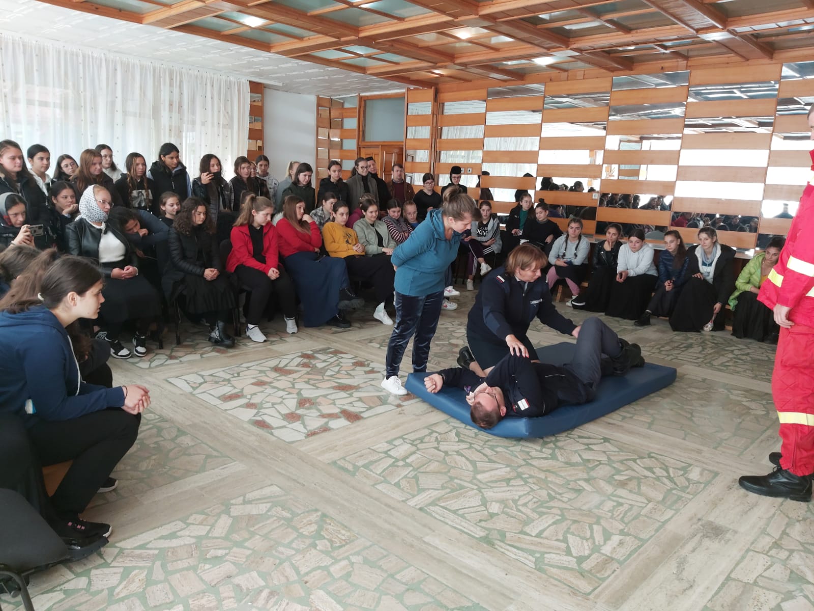 Instructaj în domeniul situațiilor de urgență, la Seminarul Teologic Ortodox „Sfânta Cuvioasă Parascheva” – Agapia