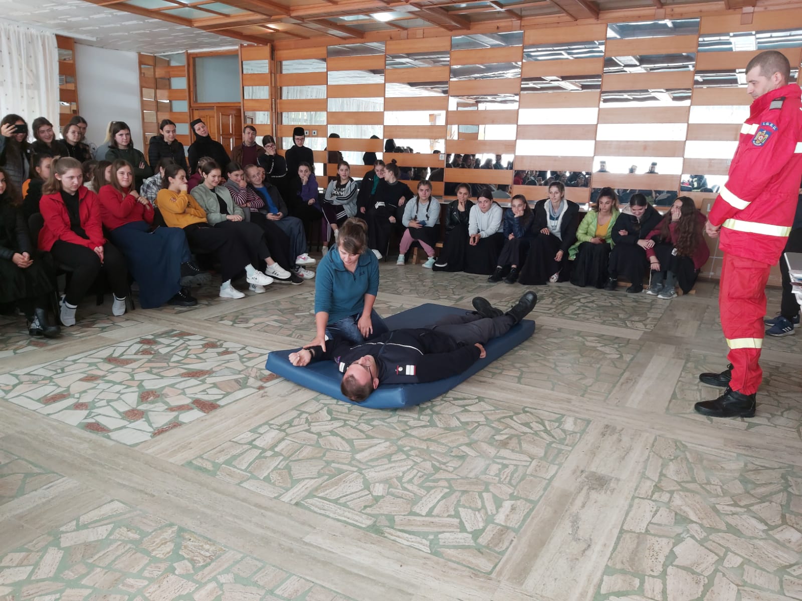 Instructaj în domeniul situațiilor de urgență, la Seminarul Teologic Ortodox „Sfânta Cuvioasă Parascheva” – Agapia