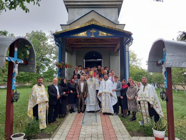 Liturghie arhierească de hramul bisericii din satul Lopatnic-Edineţ