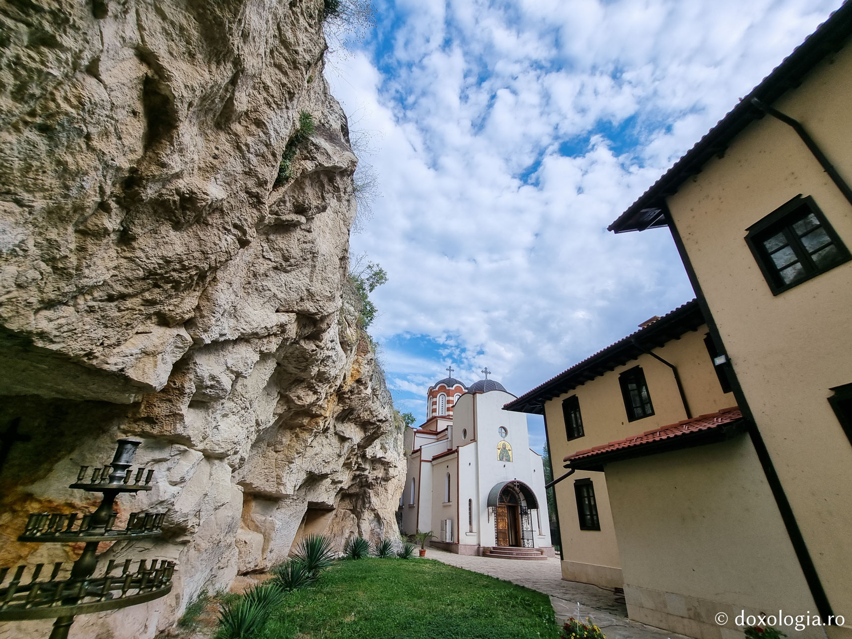 (Foto) Pași de pelerini la Mănăstirea Basarabov – loc de nevoință al Sfântului Dimitrie cel Nou
