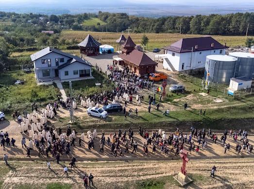 Procesiunea „Calea Crucii”, pe Dealul Muncelu, judeţul Neamţ