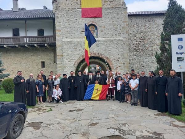 Clerici din Episcopia de Bălţi, pelerini în Arhiepiscopia Iaşilor Clerici din Episcopia de Bălţi, pelerini în Arhiepiscopia Iaşilor