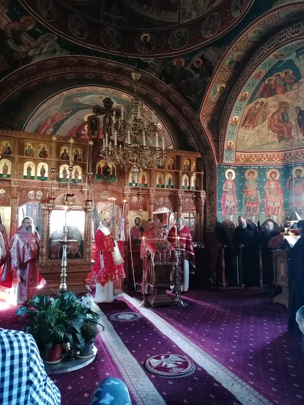 Hram în „Poiana lui Ioan”, de Înălțarea Sfintei Cruci. PS Nichifor: „Crucea este mărturia biruinței, prin credință, a morții și a suferinței”