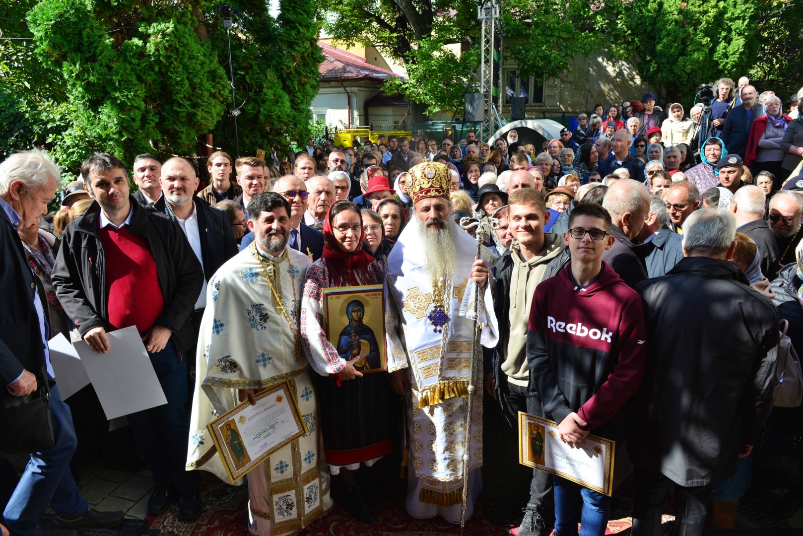 Doi ierarhi au dăruit Bisericii „Vovidenia” din centrul Iașului „veșmânt nou și luminos”