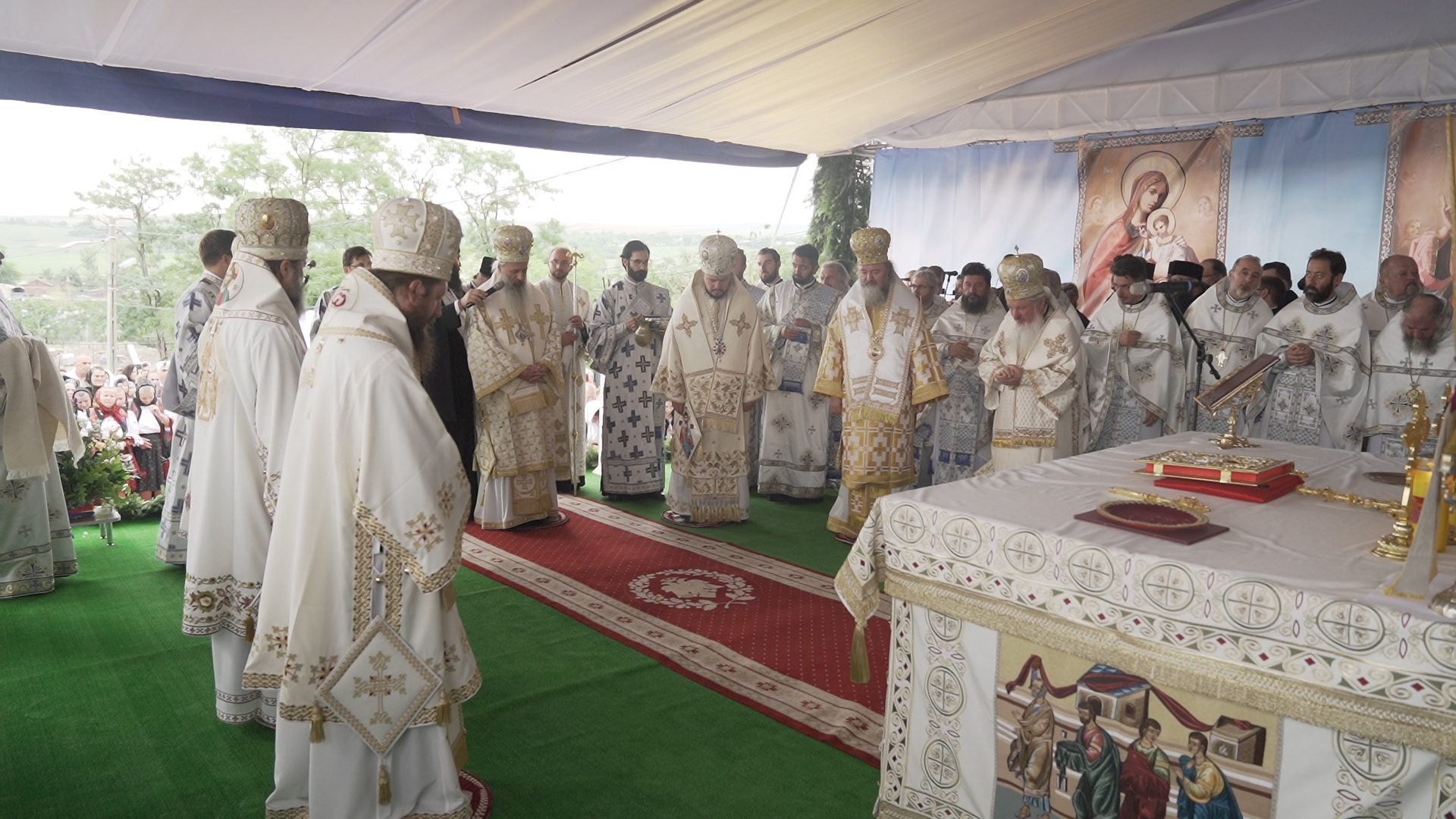 Foto: Constantin Comici Biserica „Sfântul Nicolae” din Hlipiceni, târnosită de opt ierarhi ai Bisericii noastre