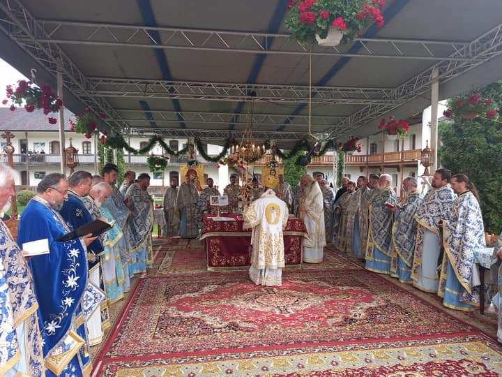 Pelerini din Episcopia de Bălți, la serbarea celui de-al doilea hram al Mănăstirii Secu