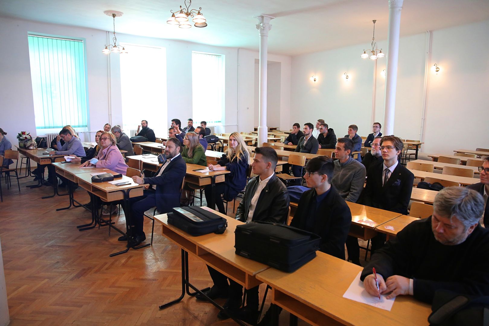 Foto: Flavius Popa Noi doctori la Facultatea de Teologie Ortodoxă din Iași: S-au susținut patru teze de doctorat din domeniile Teologie Sistematică și Teologie Istorică