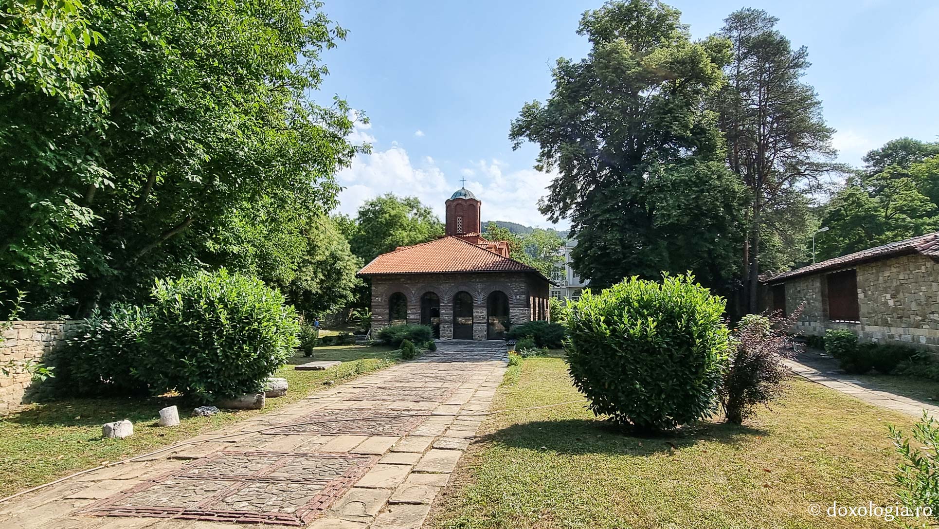 Locul unde moaștele Cuvioasei Parascheva au stat timp de 155 de ani – Biserica „Sfinții Apostoli Petru și Pavel” din Veliko Târnovo / Foto: Bogdan Zamfirescu Biserica „Sfinții Apostoli Petru și Pavel” din Veliko Târnovo