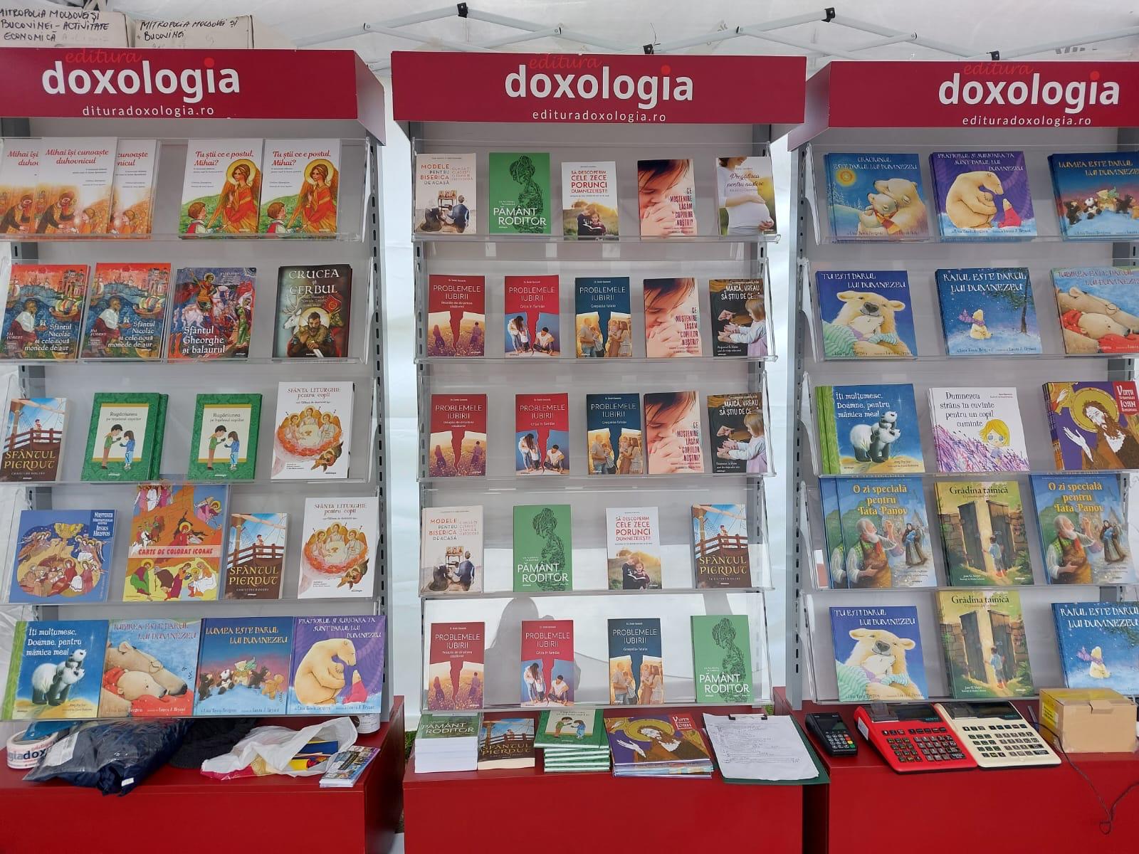 Copii și părinți fericiți la cea de-a doua ediție a Festivalului Familiei