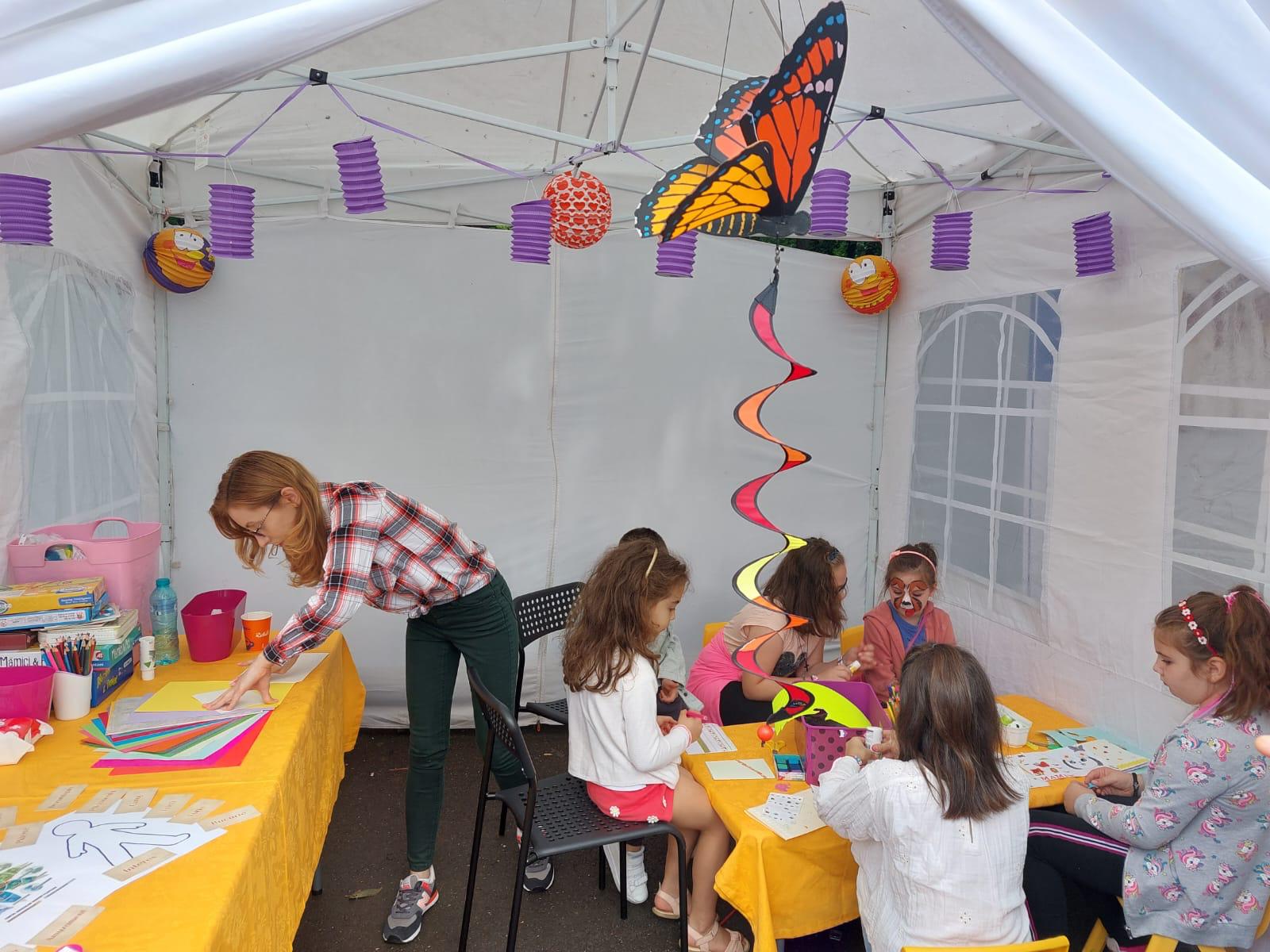 Copii și părinți fericiți la cea de-a doua ediție a Festivalului Familiei