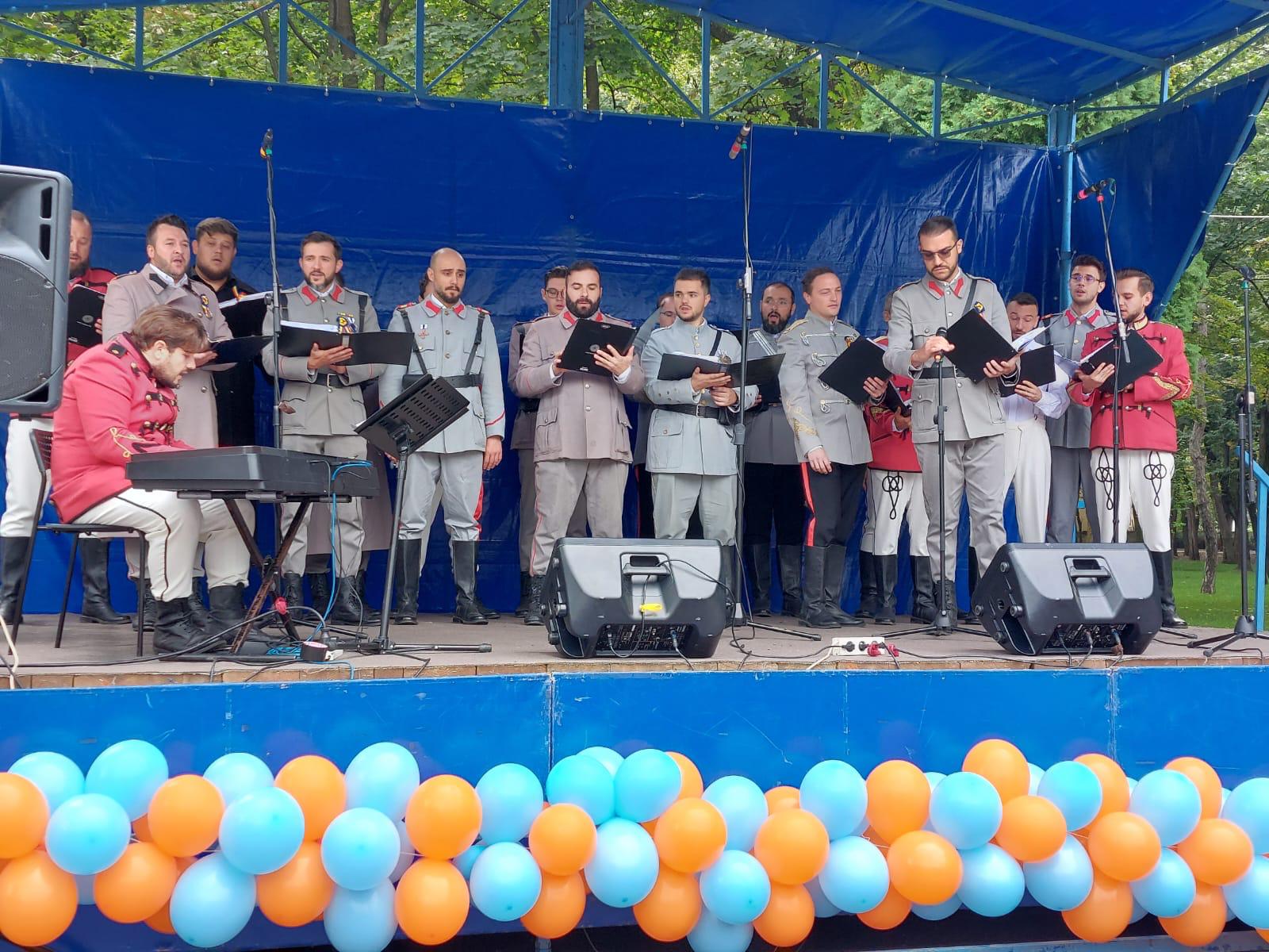 Copii și părinți fericiți la cea de-a doua ediție a Festivalului Familiei