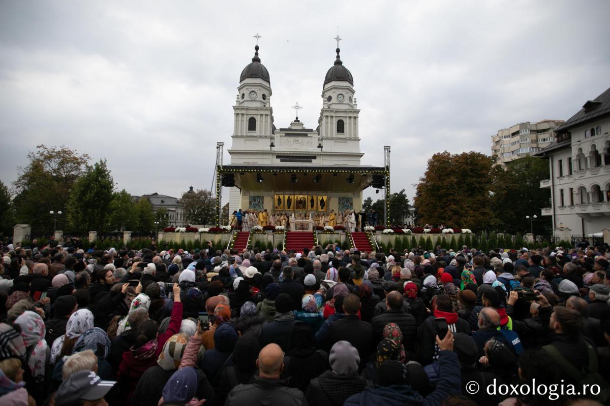 (Video) Mii de suflete la Iași, de ziua Sfintei Cuvioase Parascheva