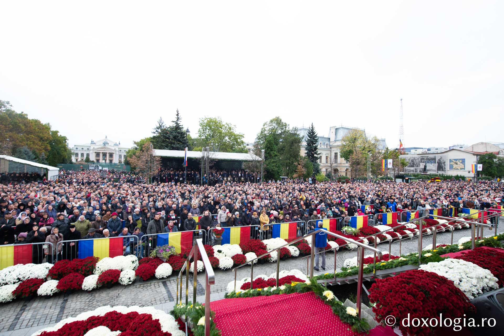 Hram 2022: 35000 de credincioși s-au rugat într-un glas la Iași, de ziua Sfintei Cuvioase Parascheva