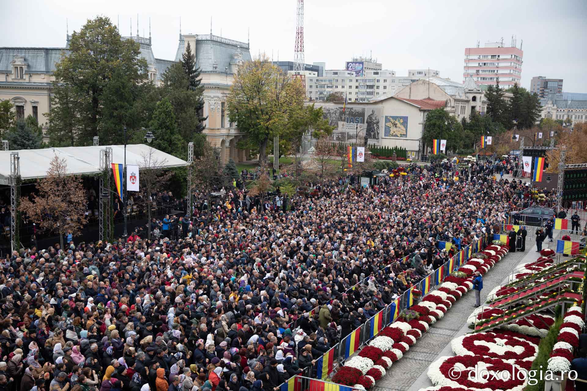 Hram 2022: 35000 de credincioși s-au rugat într-un glas la Iași, de ziua Sfintei Cuvioase Parascheva
