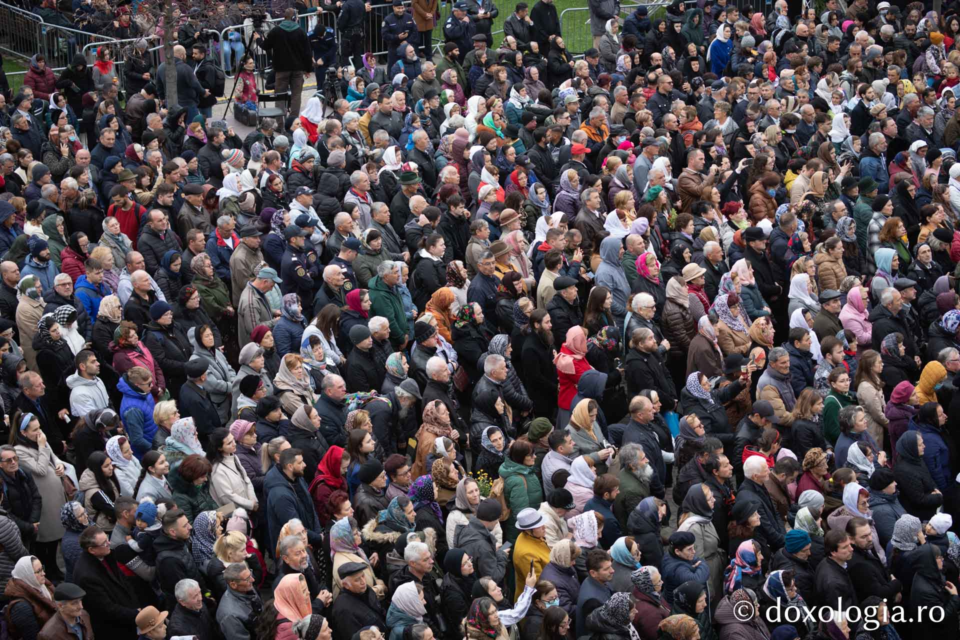 Hram 2022: 35000 de credincioși s-au rugat într-un glas la Iași, de ziua Sfintei Cuvioase Parascheva