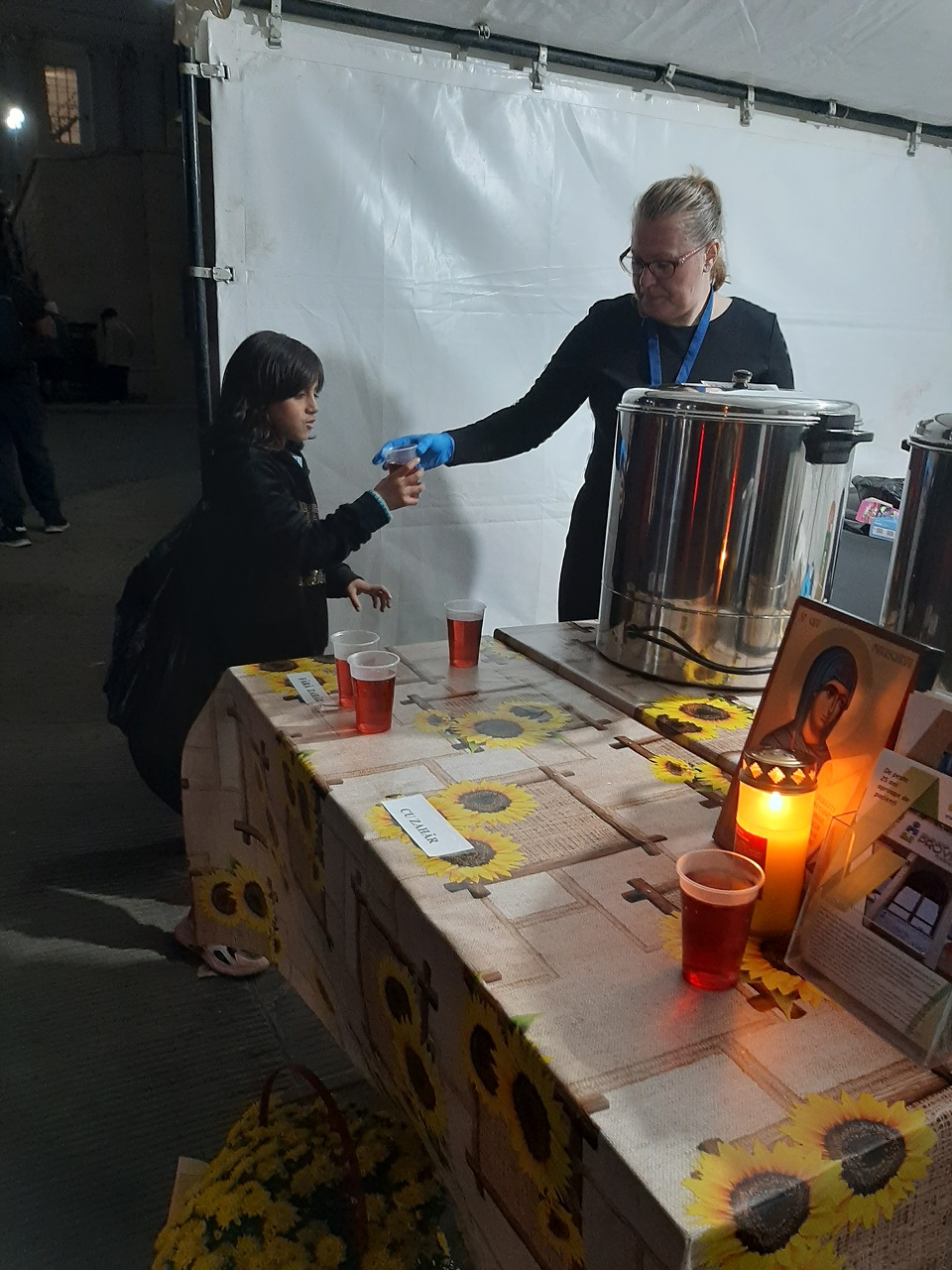 Ceai cald pentru pelerinii Sfintei Cuvioase Parascheva