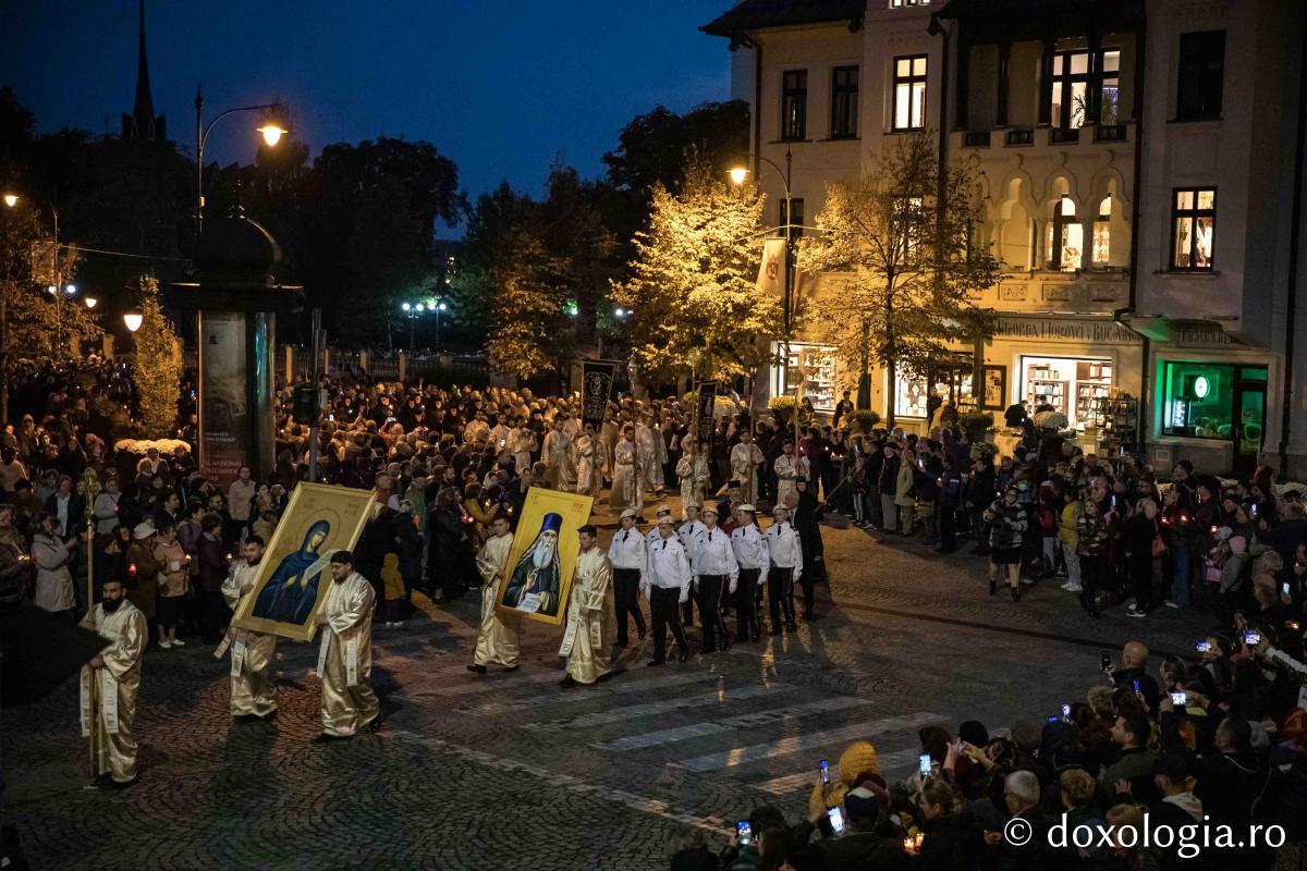 Doi sfinți care iubesc România