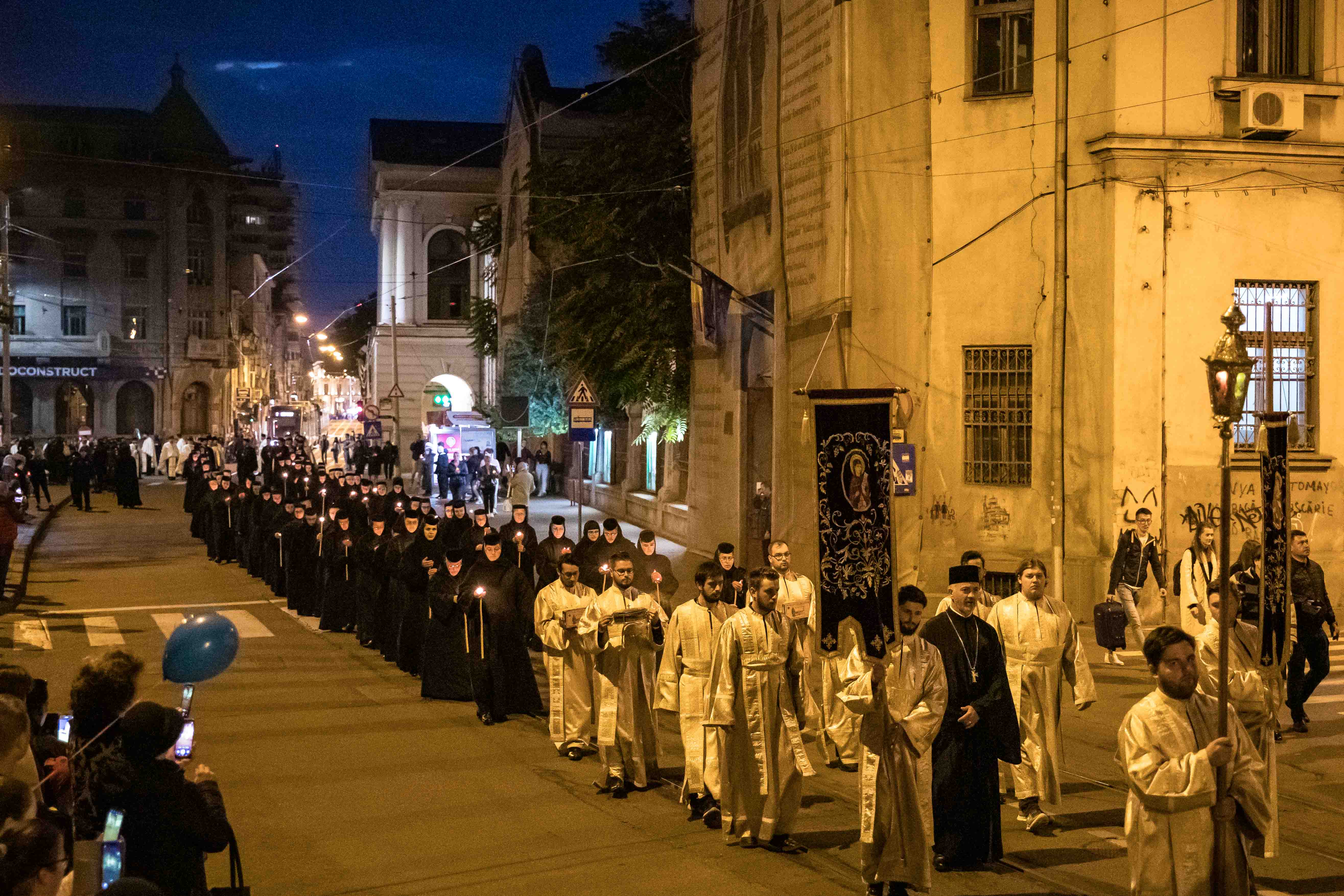 Hram 2022: Sfinții Parascheva și Paisie au unit la Iași, pe Cale, 20.000 de pelerini