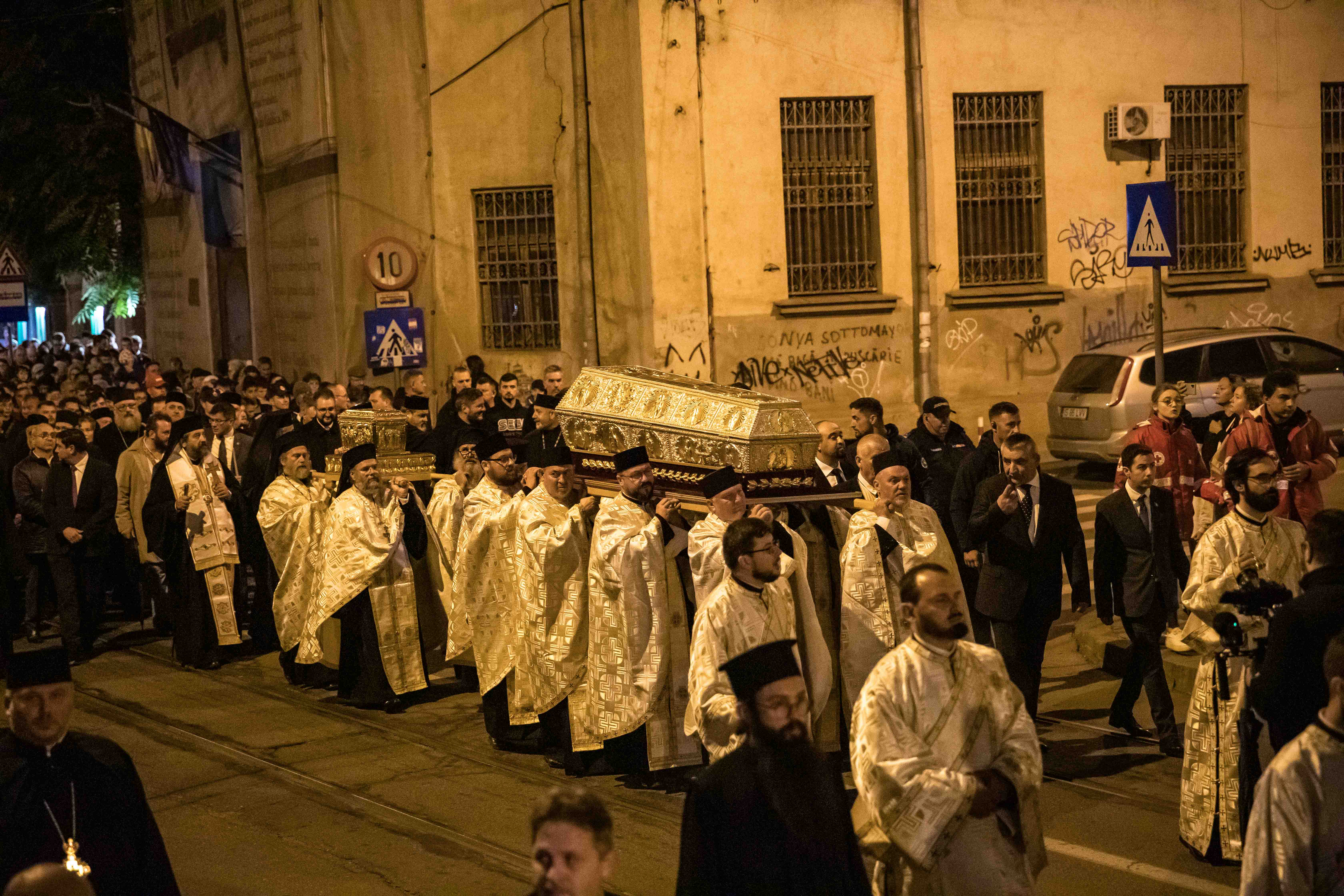 Hram 2022: Sfinții Parascheva și Paisie au unit la Iași, pe Cale, 20.000 de pelerini