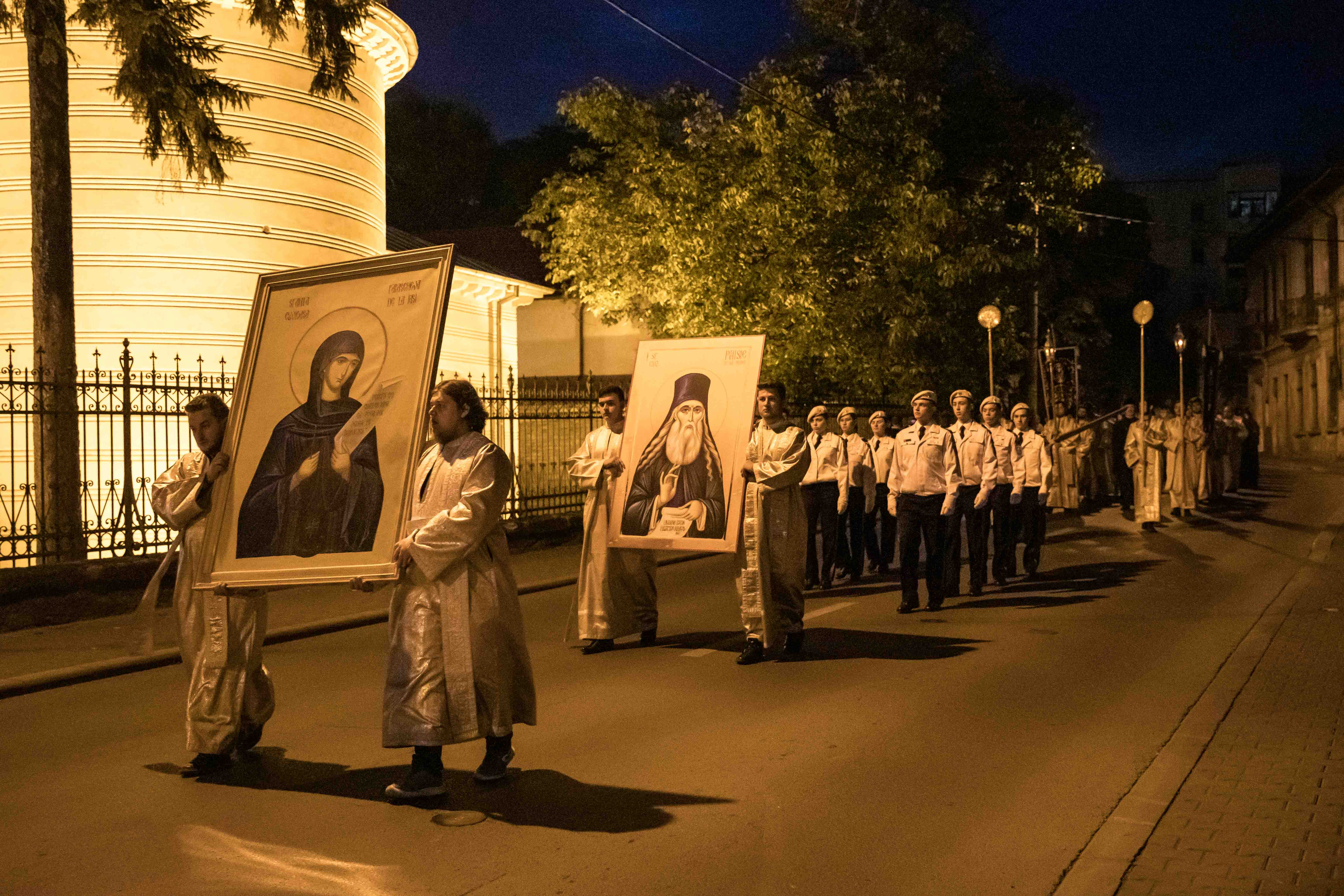 Hram 2022: Sfinții Parascheva și Paisie au unit la Iași, pe Cale, 20.000 de pelerini