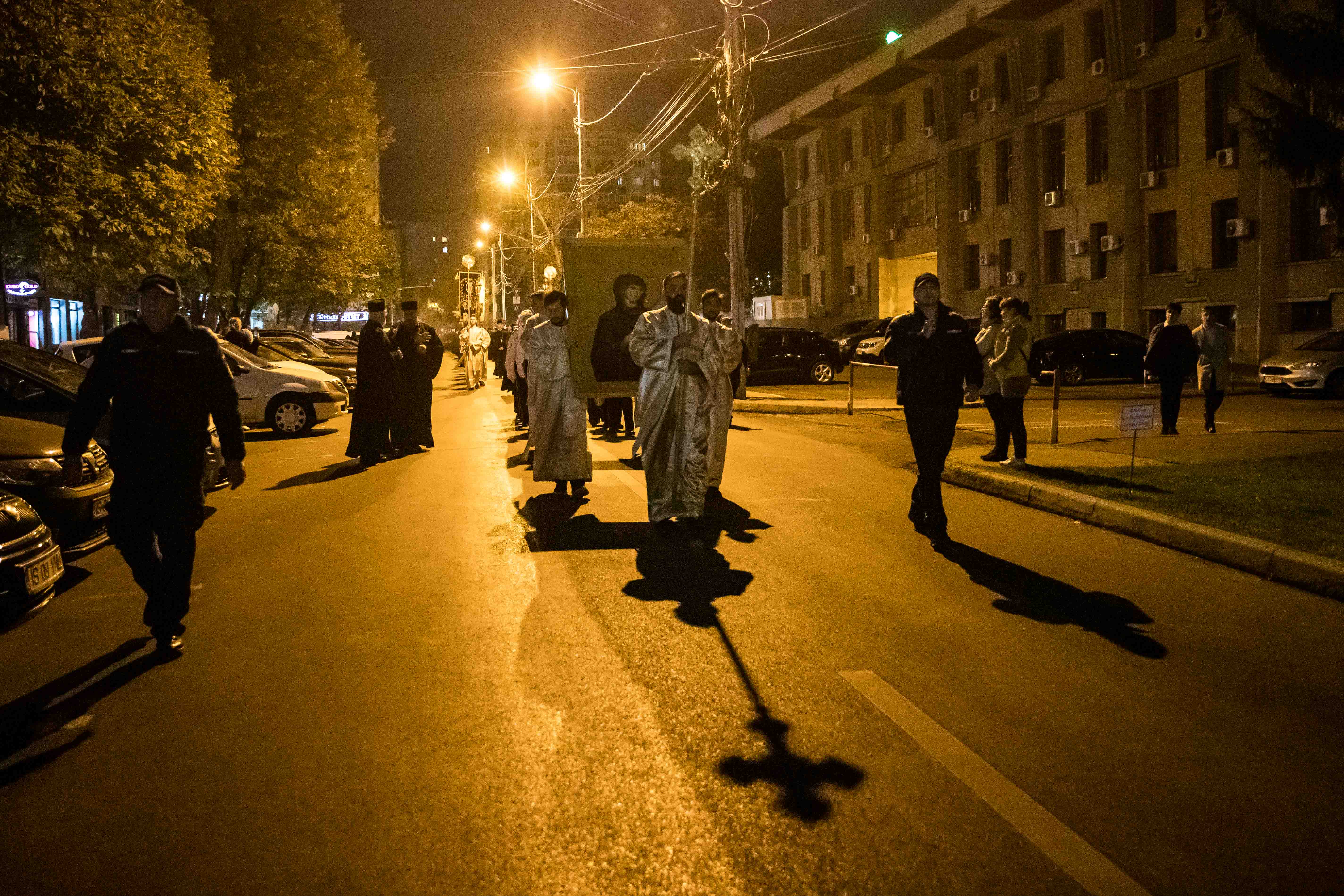 Hram 2022: Sfinții Parascheva și Paisie au unit la Iași, pe Cale, 20.000 de pelerini