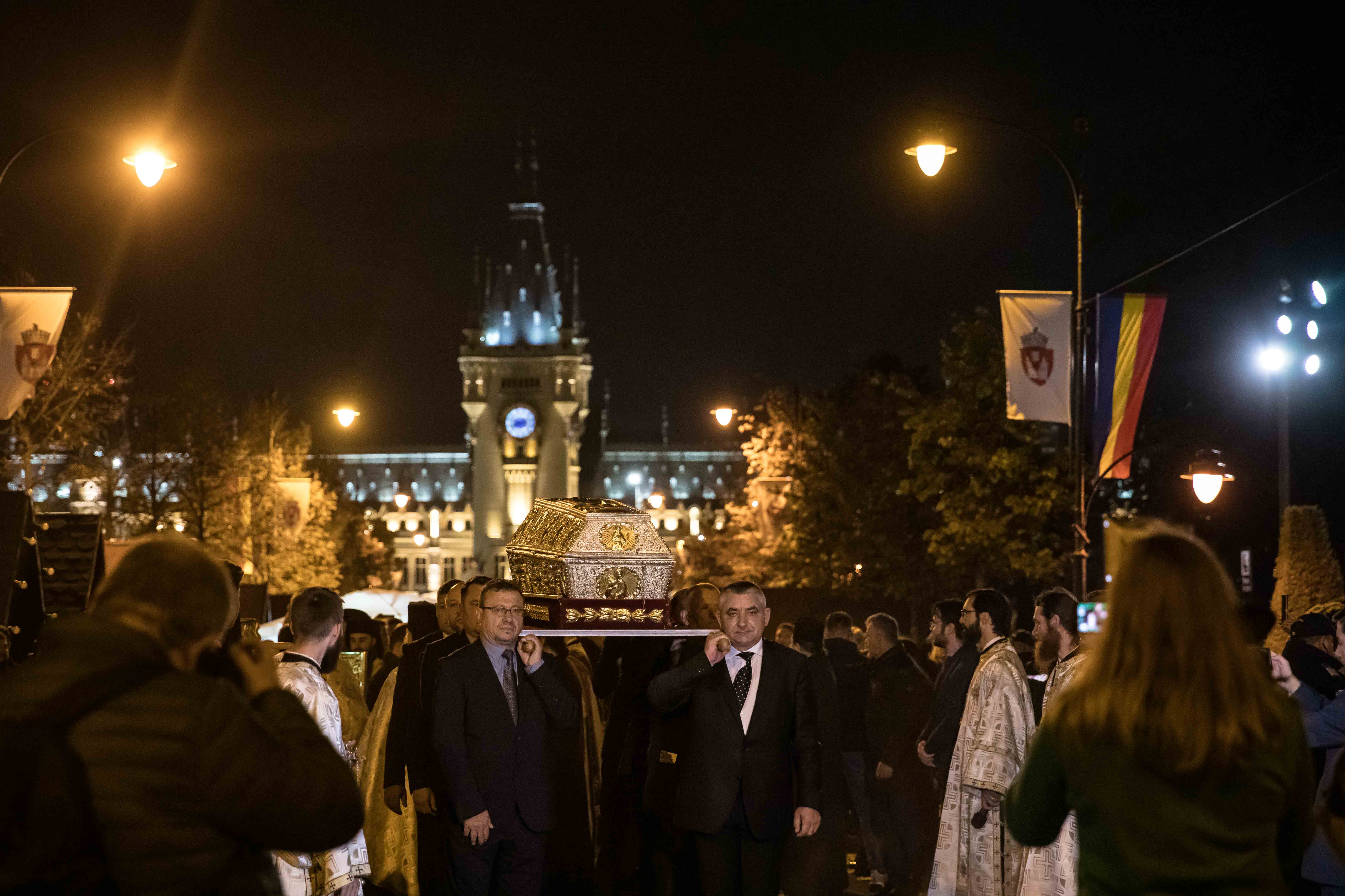 Hram 2022: Sfinții Parascheva și Paisie au unit la Iași, pe Cale, 20.000 de pelerini