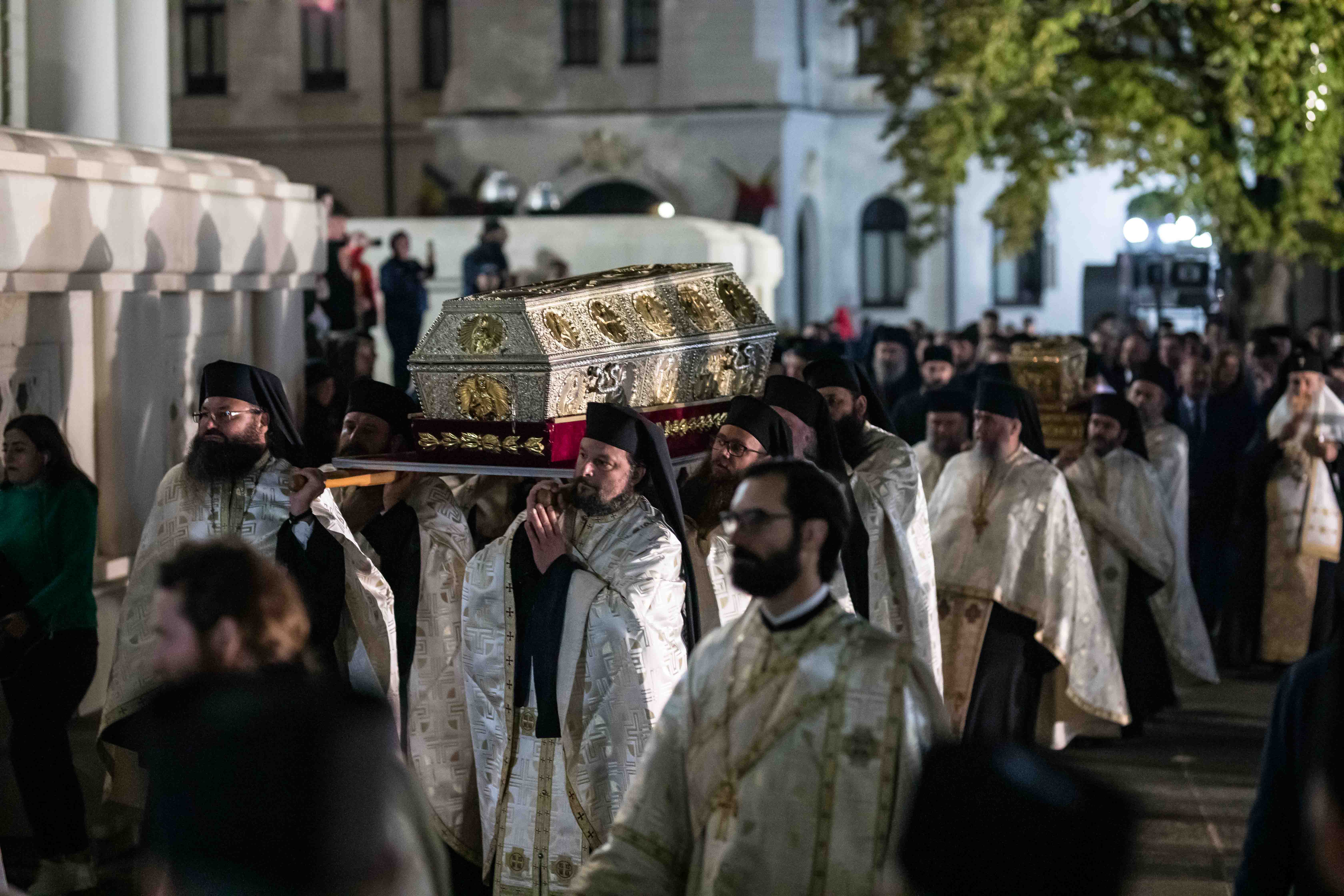 Hram 2022: Sfinții Parascheva și Paisie au unit la Iași, pe Cale, 20.000 de pelerini