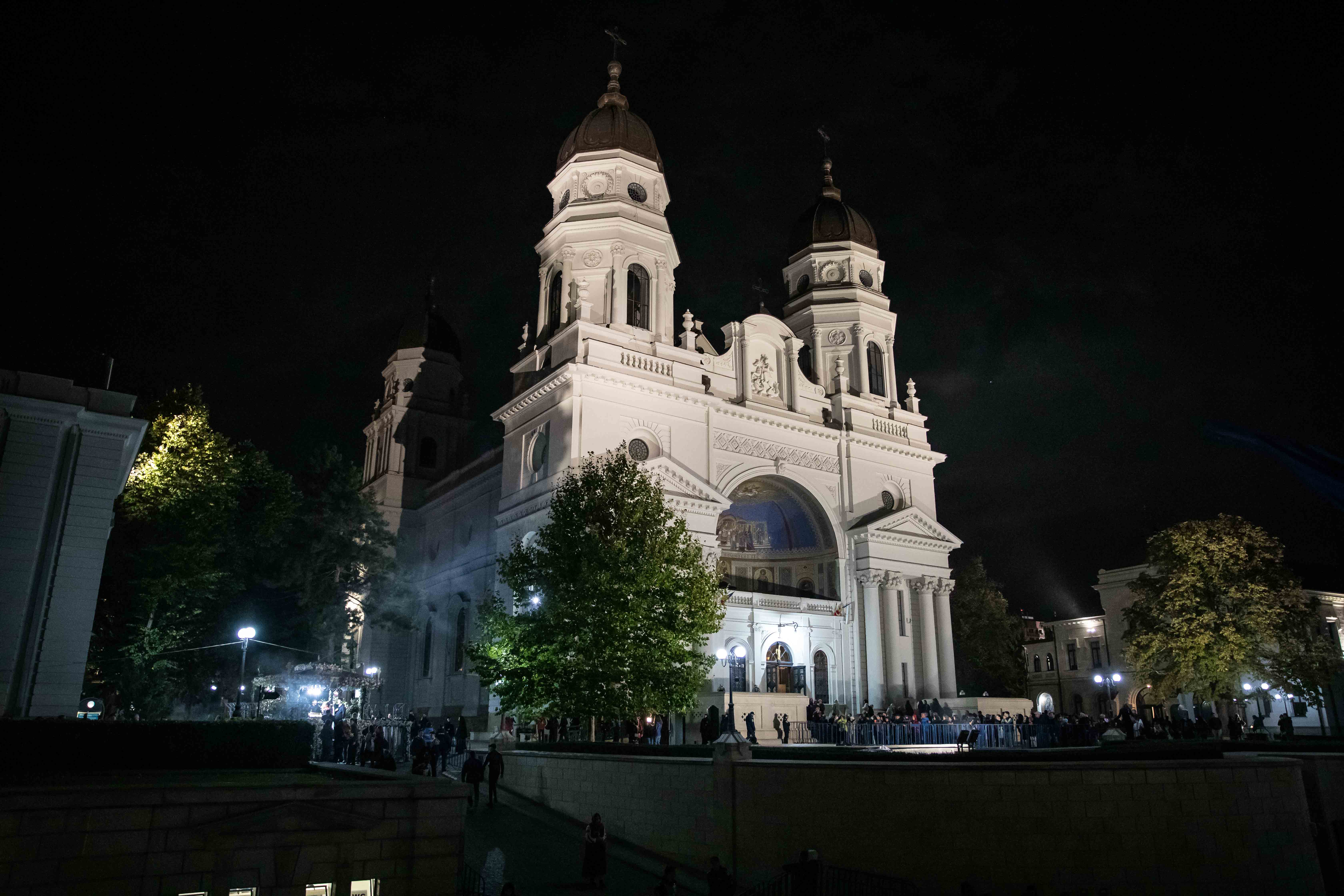 Hram 2022: Sfinții Parascheva și Paisie au unit la Iași, pe Cale, 20.000 de pelerini