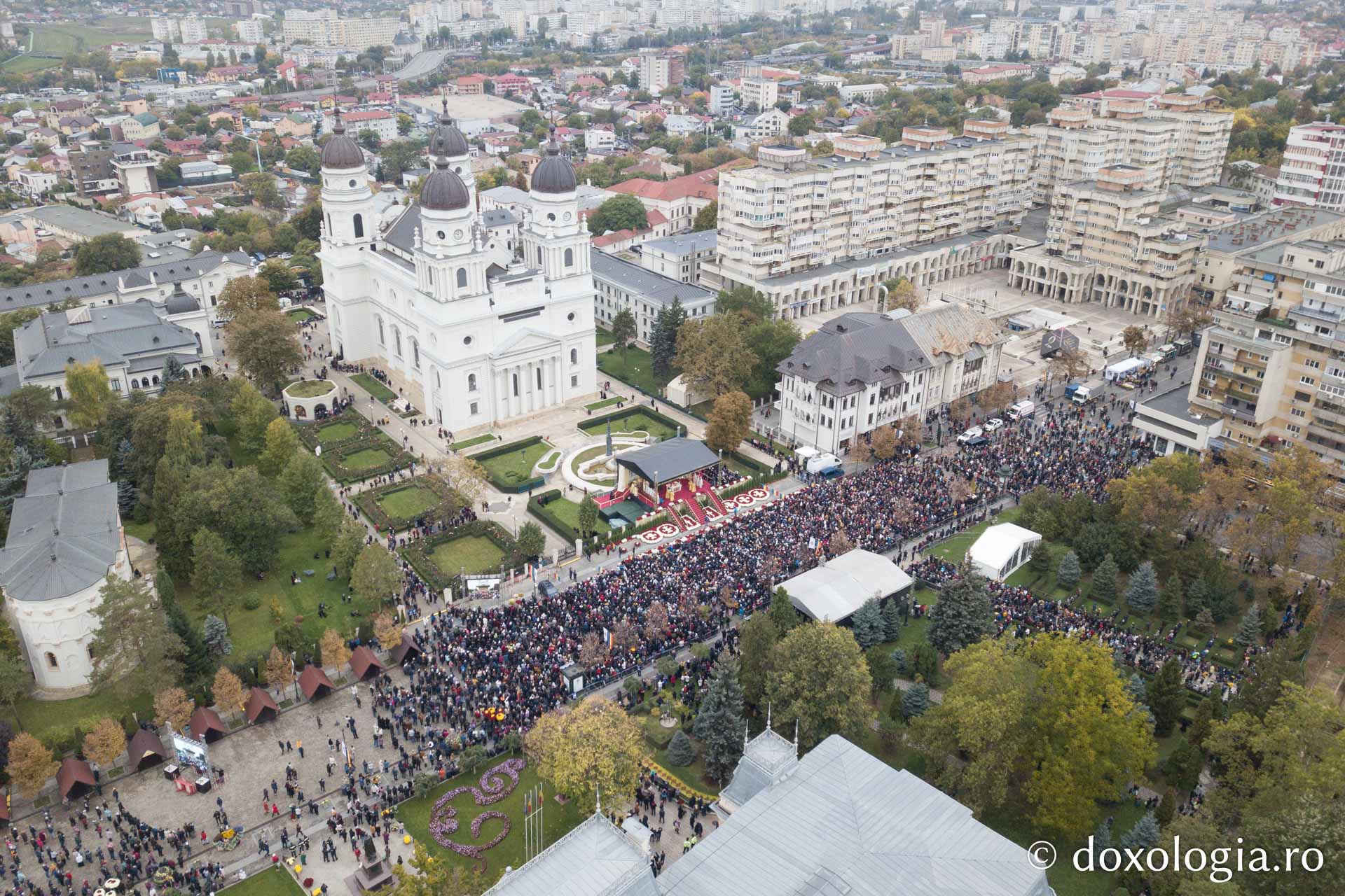 Hram 2022: 35000 de credincioși s-au rugat într-un glas la Iași, de ziua Sfintei Cuvioase Parascheva