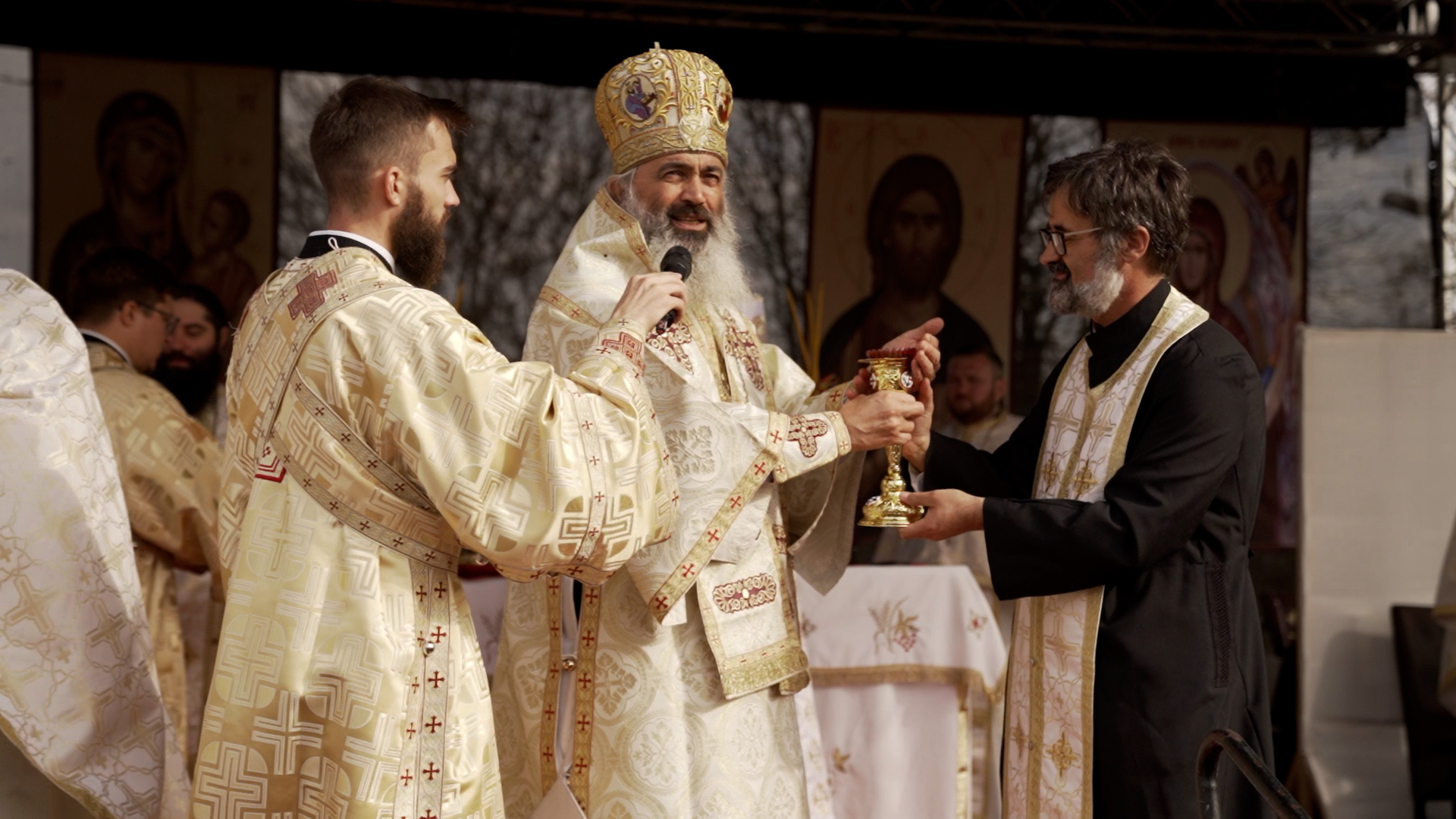 Sfințirea bisericii Parohiei Vânători din județul Iași