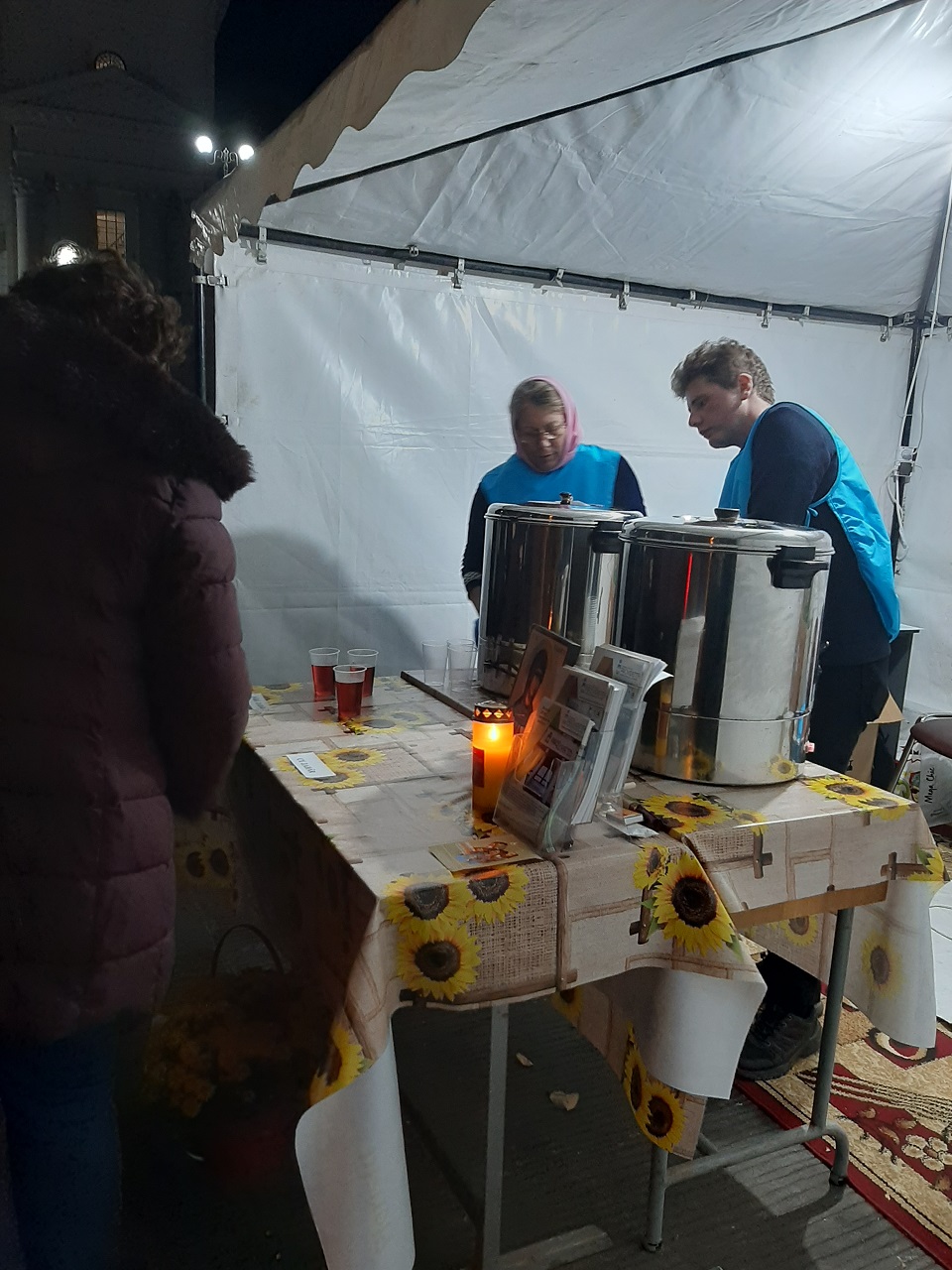 Ceai cald pentru pelerinii Sfintei Cuvioase Parascheva