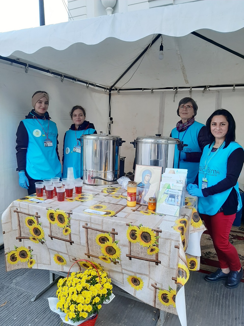 Ceai cald pentru pelerinii Sfintei Cuvioase Parascheva