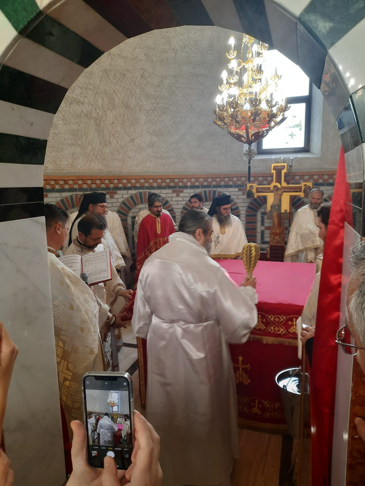 Biserica din Cut-Dumbrava Roșie a fost sfințită de PS Nichifor Botoșăneanul