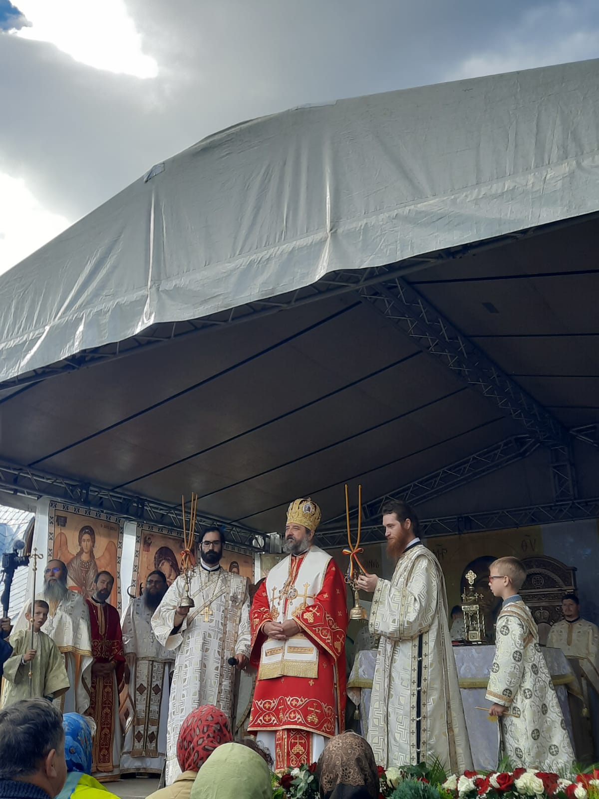 Biserica din Cut-Dumbrava Roșie a fost sfințită de PS Nichifor Botoșăneanul