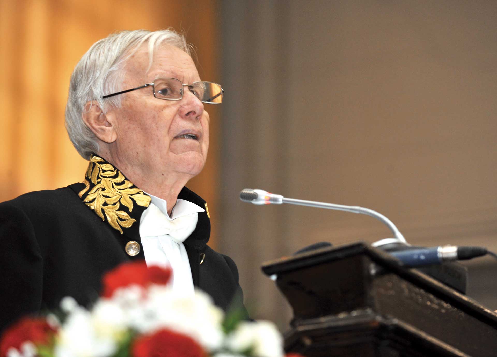 Academia Română: „Odată cu plecarea dintre noi a academicianului Eugen Simion se încheie o epocă”