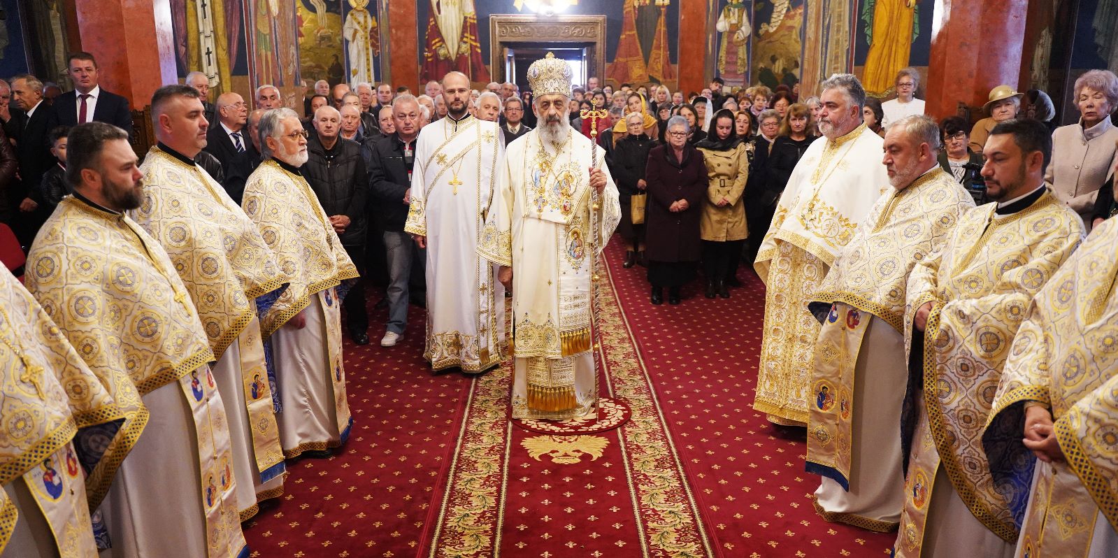 Liturghie arhierească în Parohia Aiud II, cu prilejul Centenarului Protopopiatului Aiud