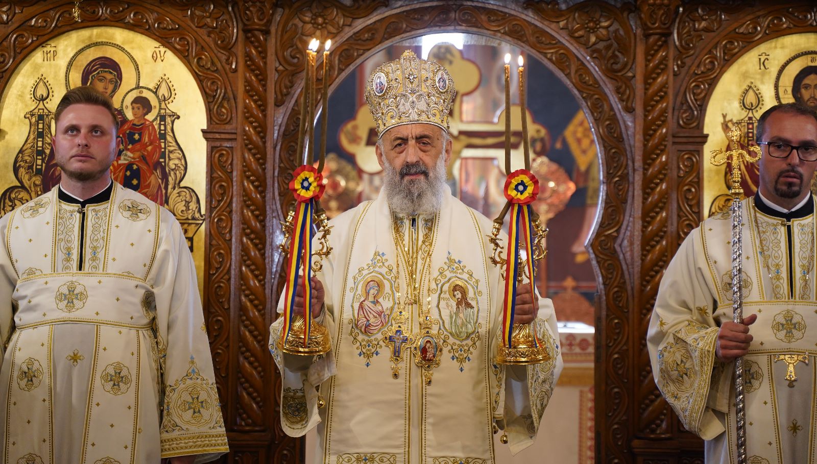 Liturghie arhierească în Parohia Aiud II, cu prilejul Centenarului Protopopiatului Aiud