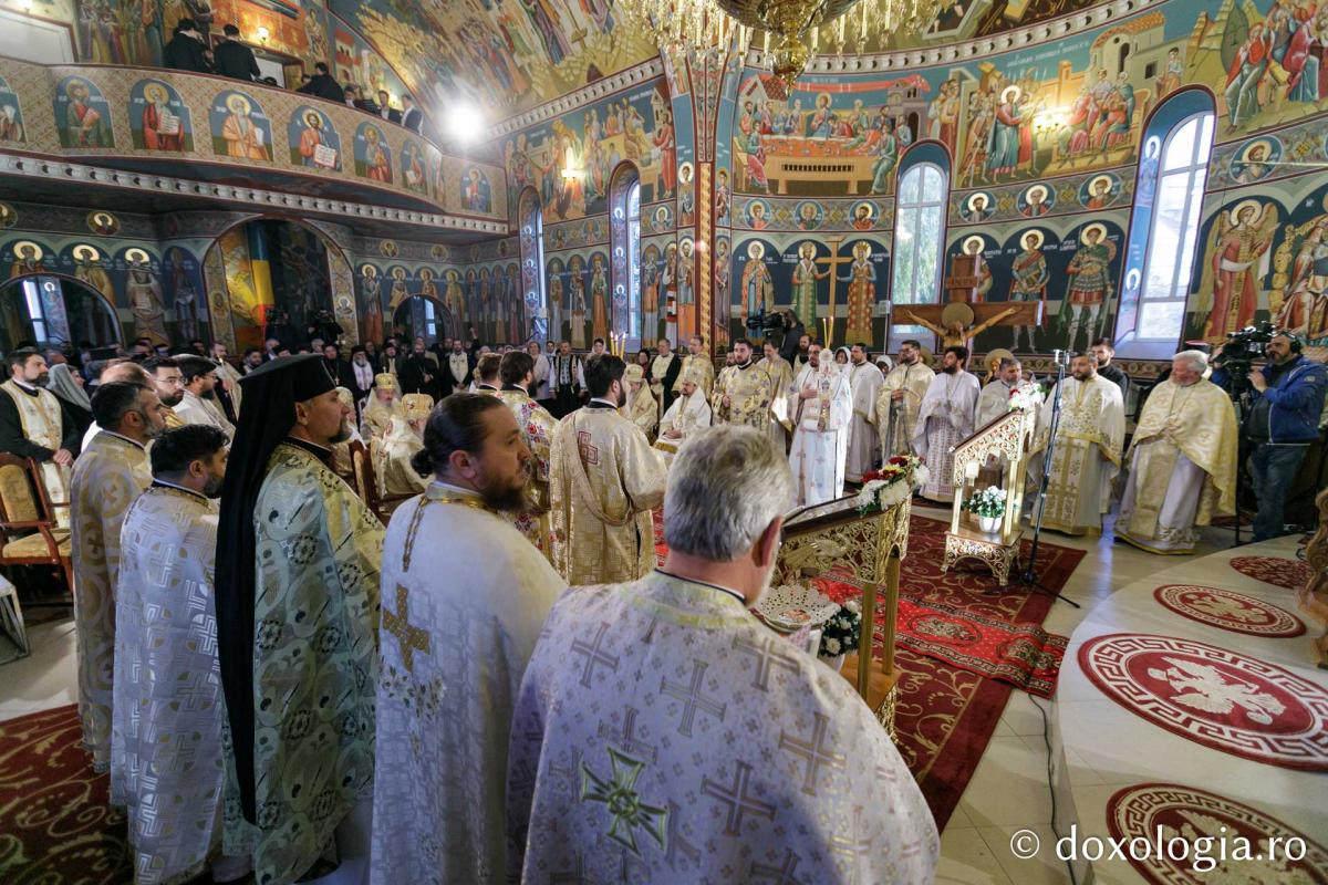 Chișinău: Șase ierarhi ai Bisericii noastre au săvârșit Sfânta Liturghie cu prilejul împlinirii a 30 de ani de la reactivarea Mitropoliei Basarabiei